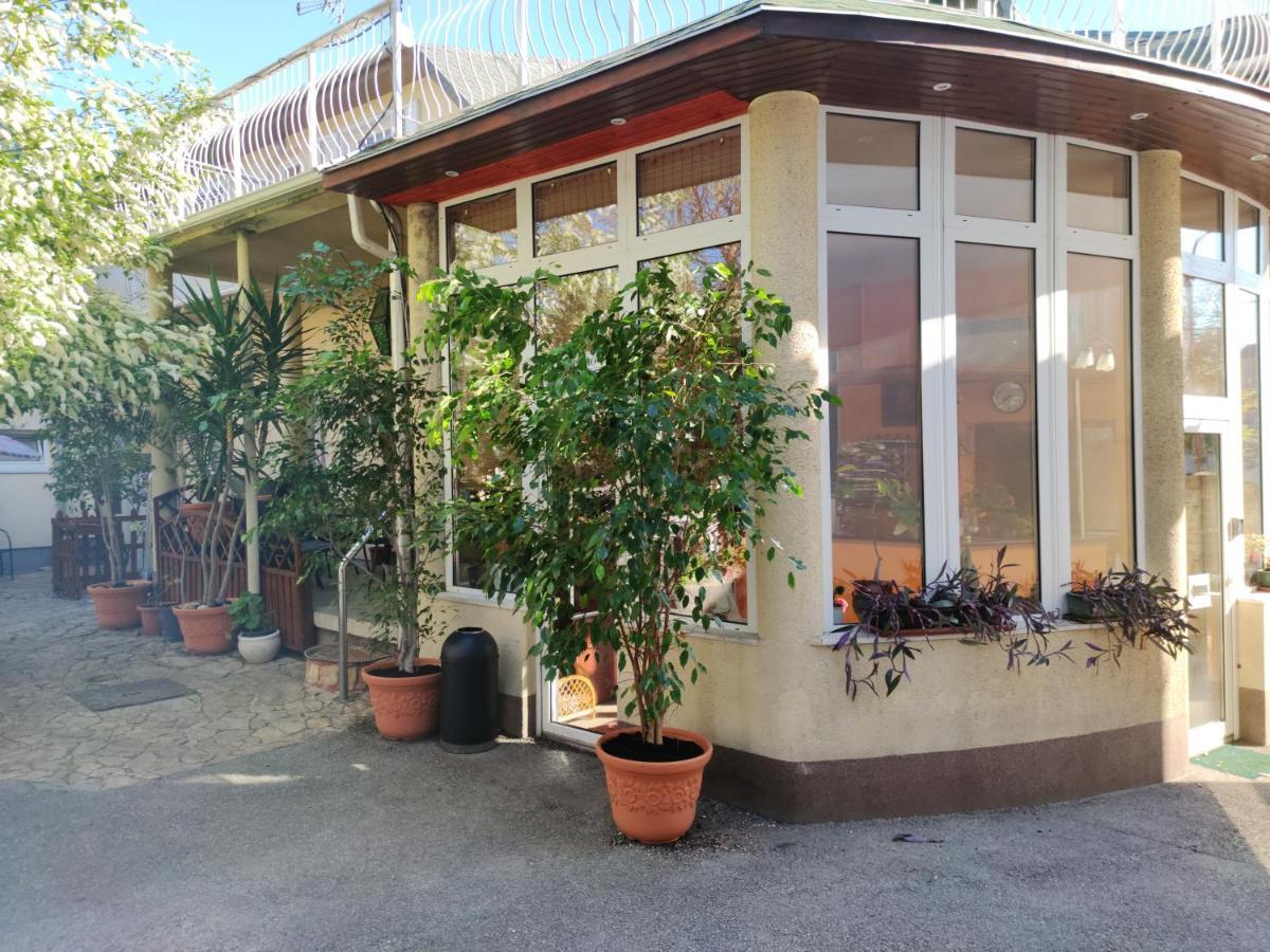 Hotel Oswaldo بودابست المظهر الخارجي الصورة